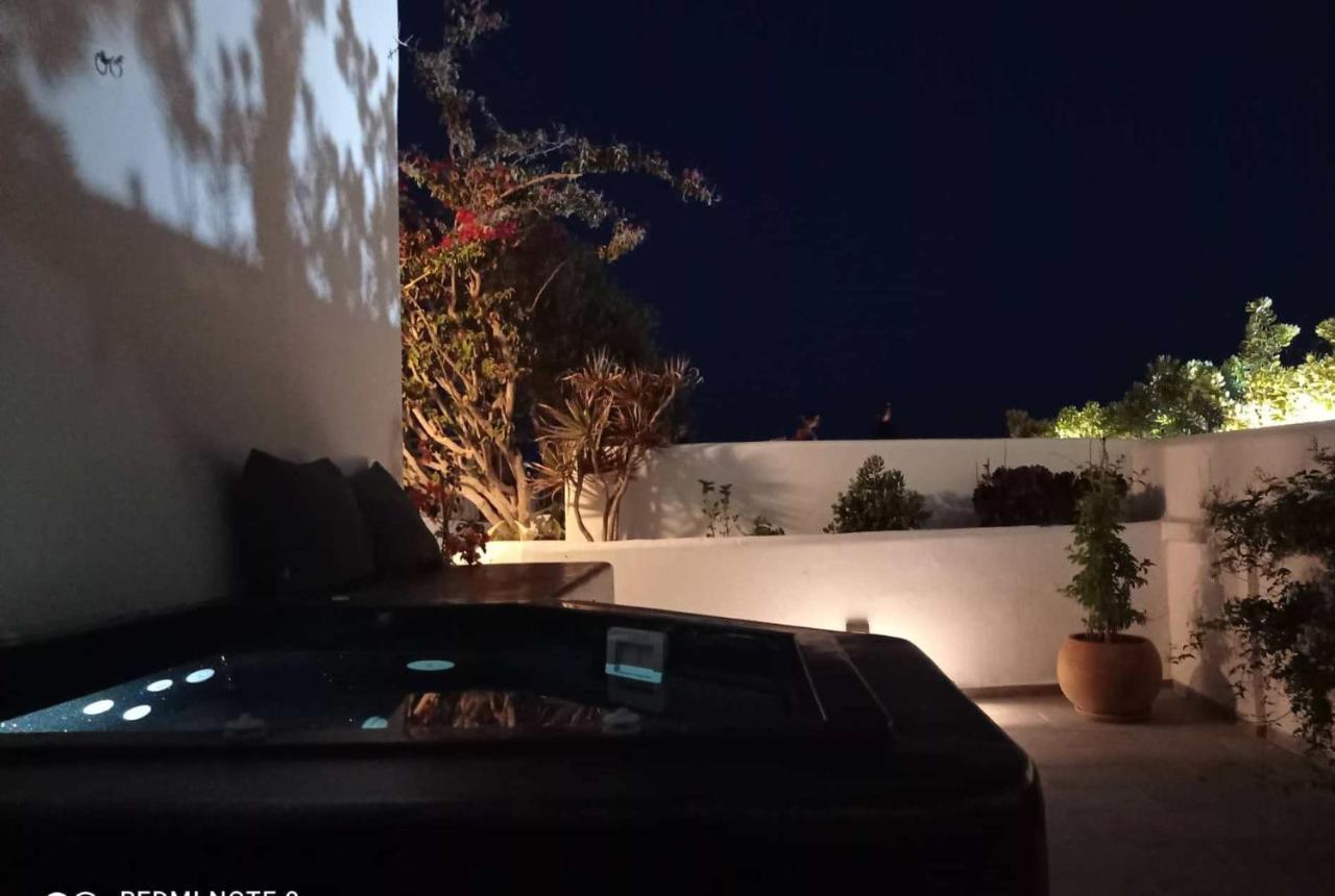Sensia Luxury Studio With Hot Tub Οία Εξωτερικό φωτογραφία